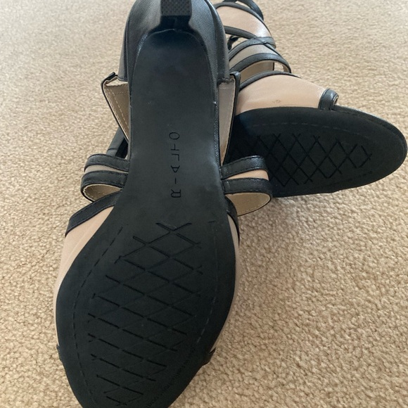 Multi color heels - Picture 3 of 3